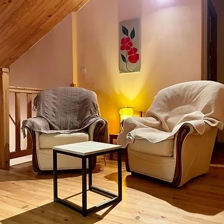Bed & Breakfast Lilas A - Animaux Admis, Table D'hotes, Terrains Spacieux Alleyras