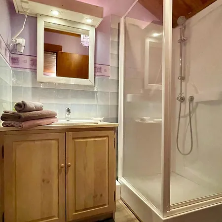 Bed & Breakfast Lilas A - Animaux Admis, Table D'hotes, Terrains Spacieux Alleyras