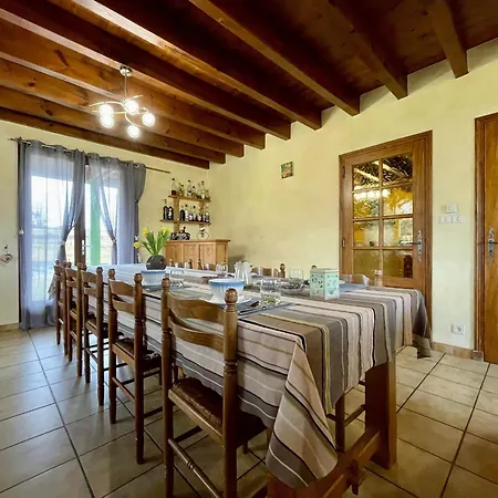 Bed & Breakfast Lilas A - Animaux Admis, Table D'hotes, Terrains Spacieux Alleyras